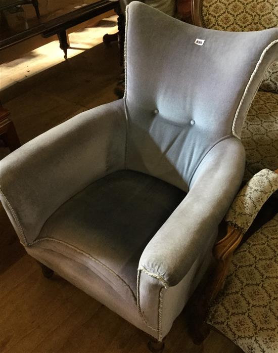 Victorian button back arm chair(-)